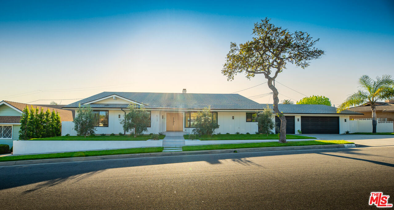 Property Photo: 6727 Alvern St CA 90056