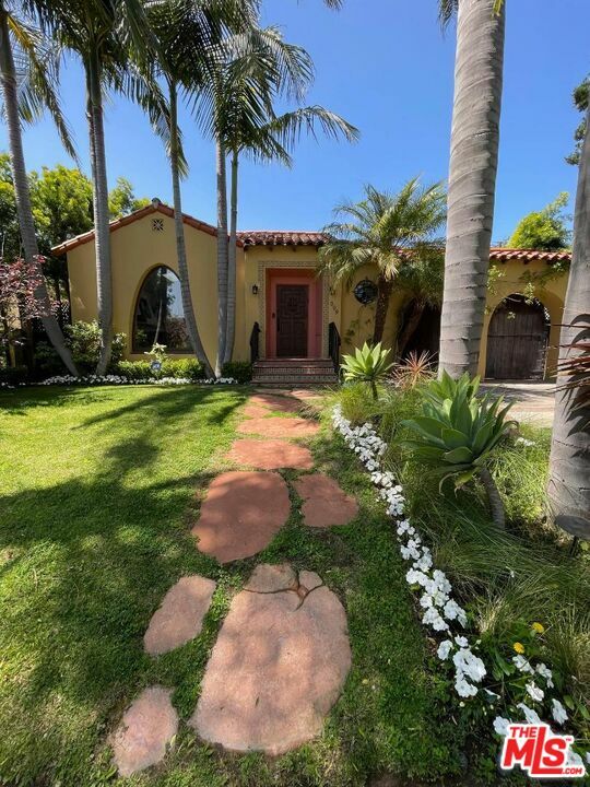 Property Photo: 309 S Crescent Dr CA 90212
