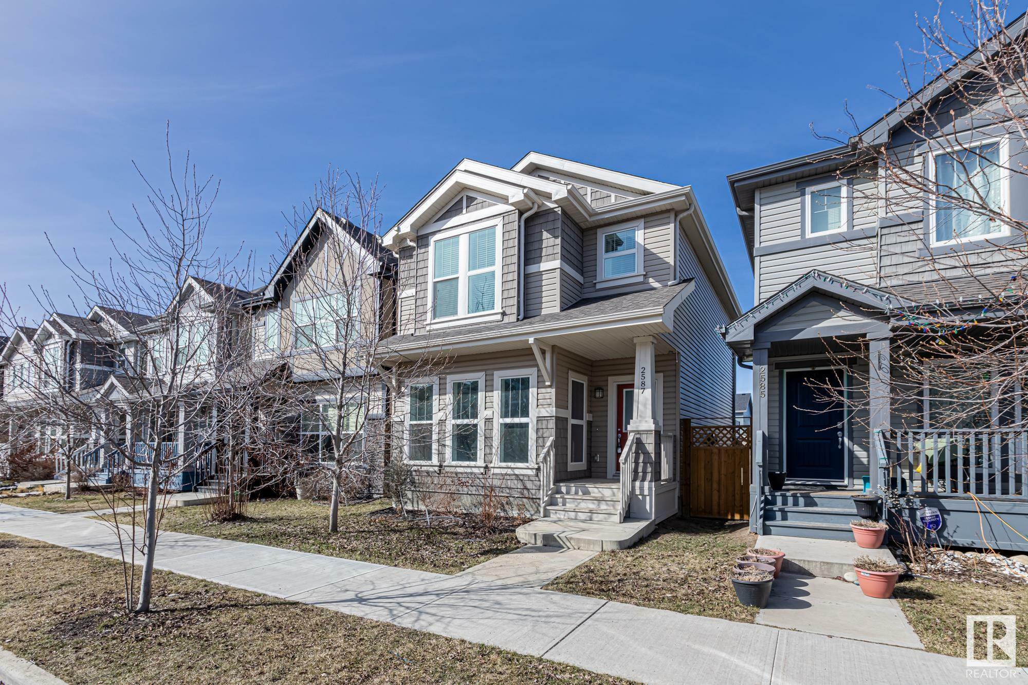 Photo de la propriété: 2587 Coughlan Road SW AB T6W 3S1