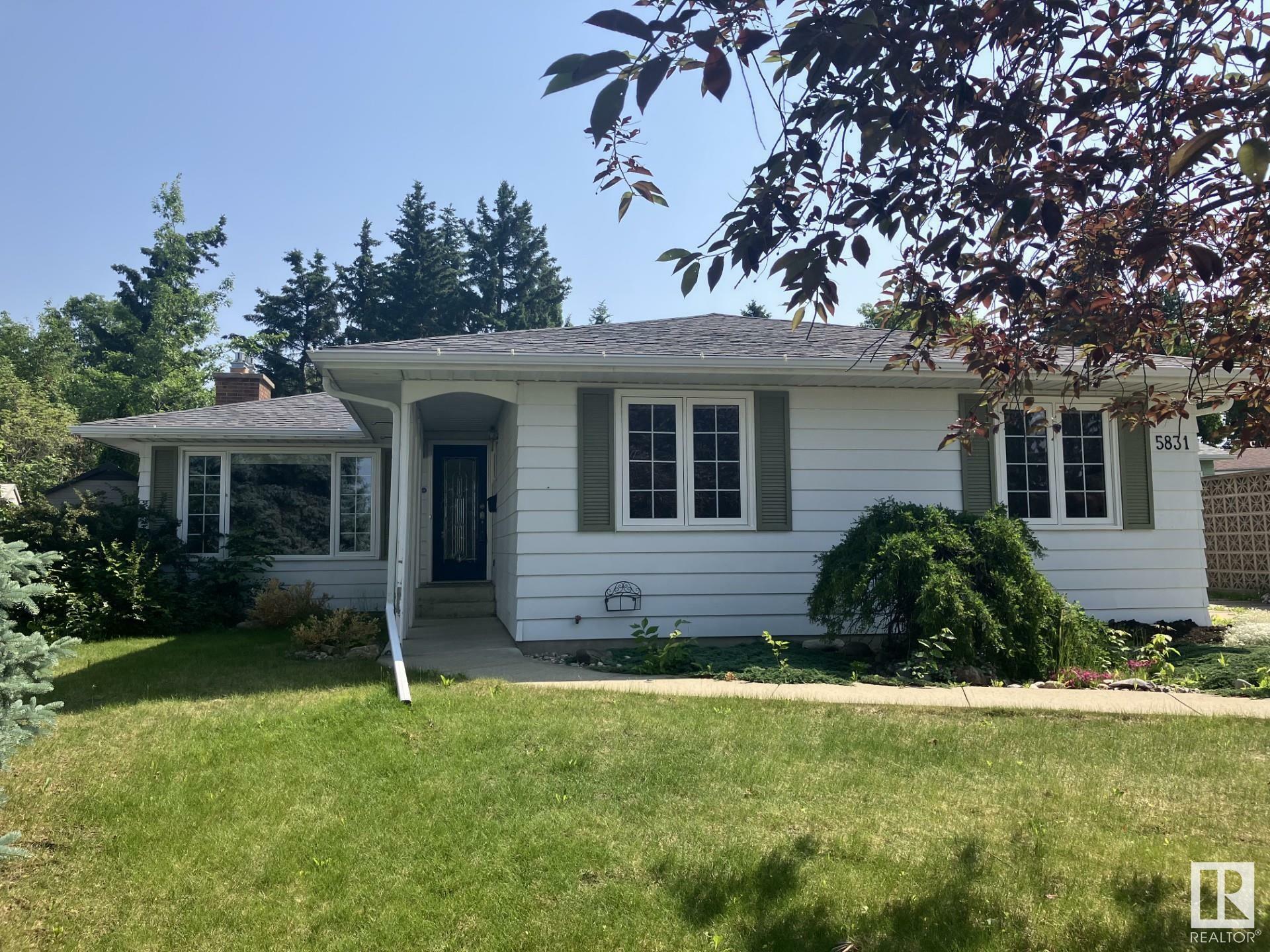 Property Photo: 5831 143 A Street NW AB T6H 4G4