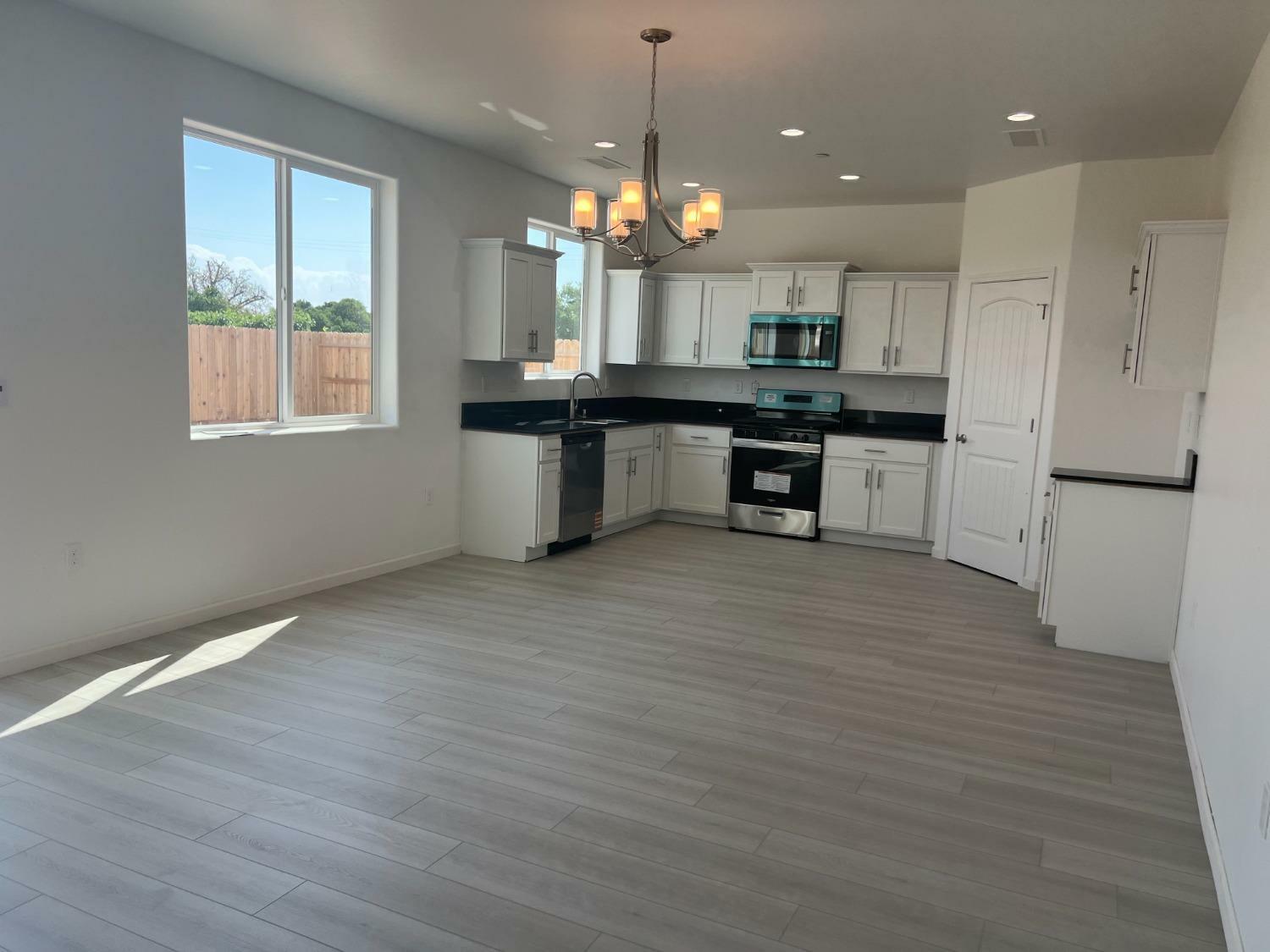 Property Photo: 1520 Concord Way Lt 39 CA 93618