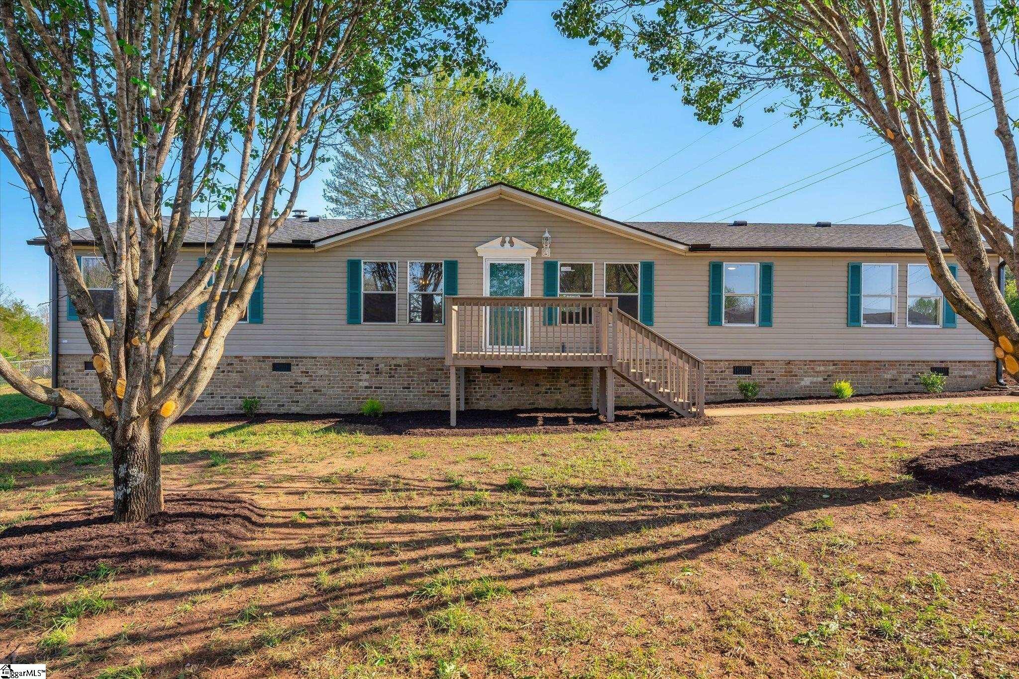 Property Photo: 17 Lindsey Ridge Way SC 29690-7873
