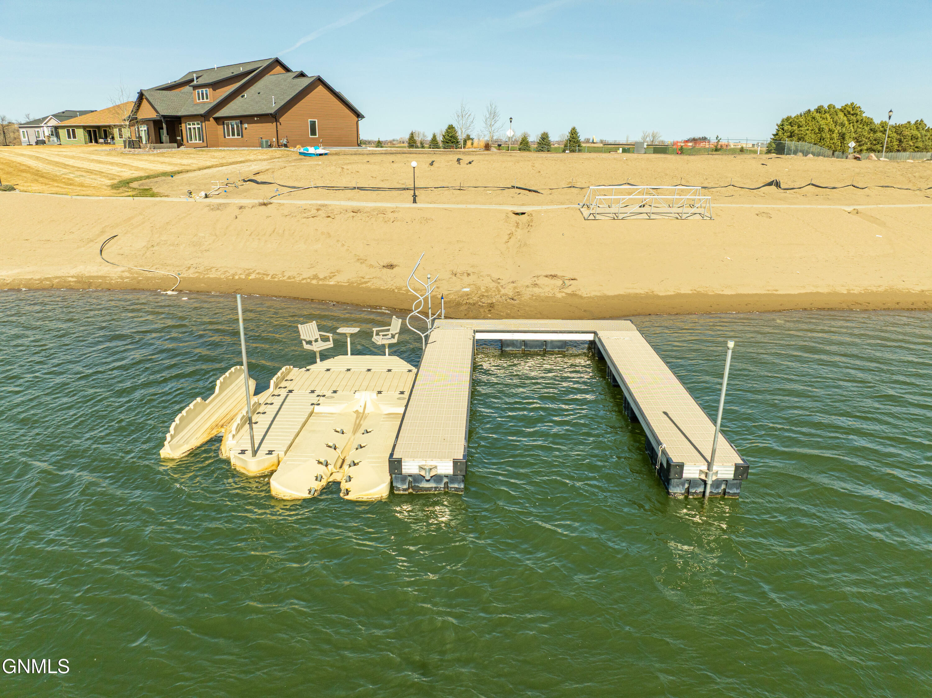 Property Photo: 3804 Lakewood Drive SE ND 58554