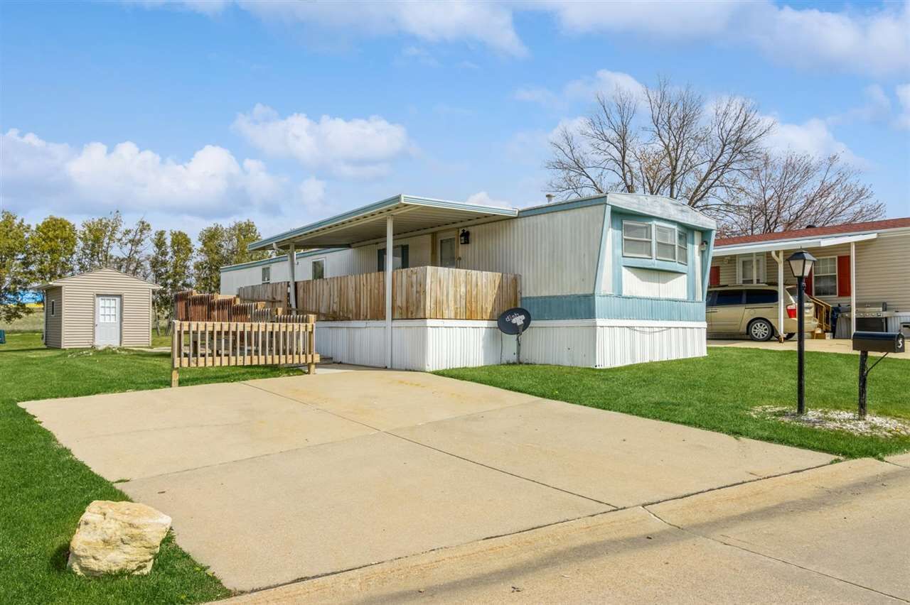 Property Photo: 3 Grinnell St SW IA 52404