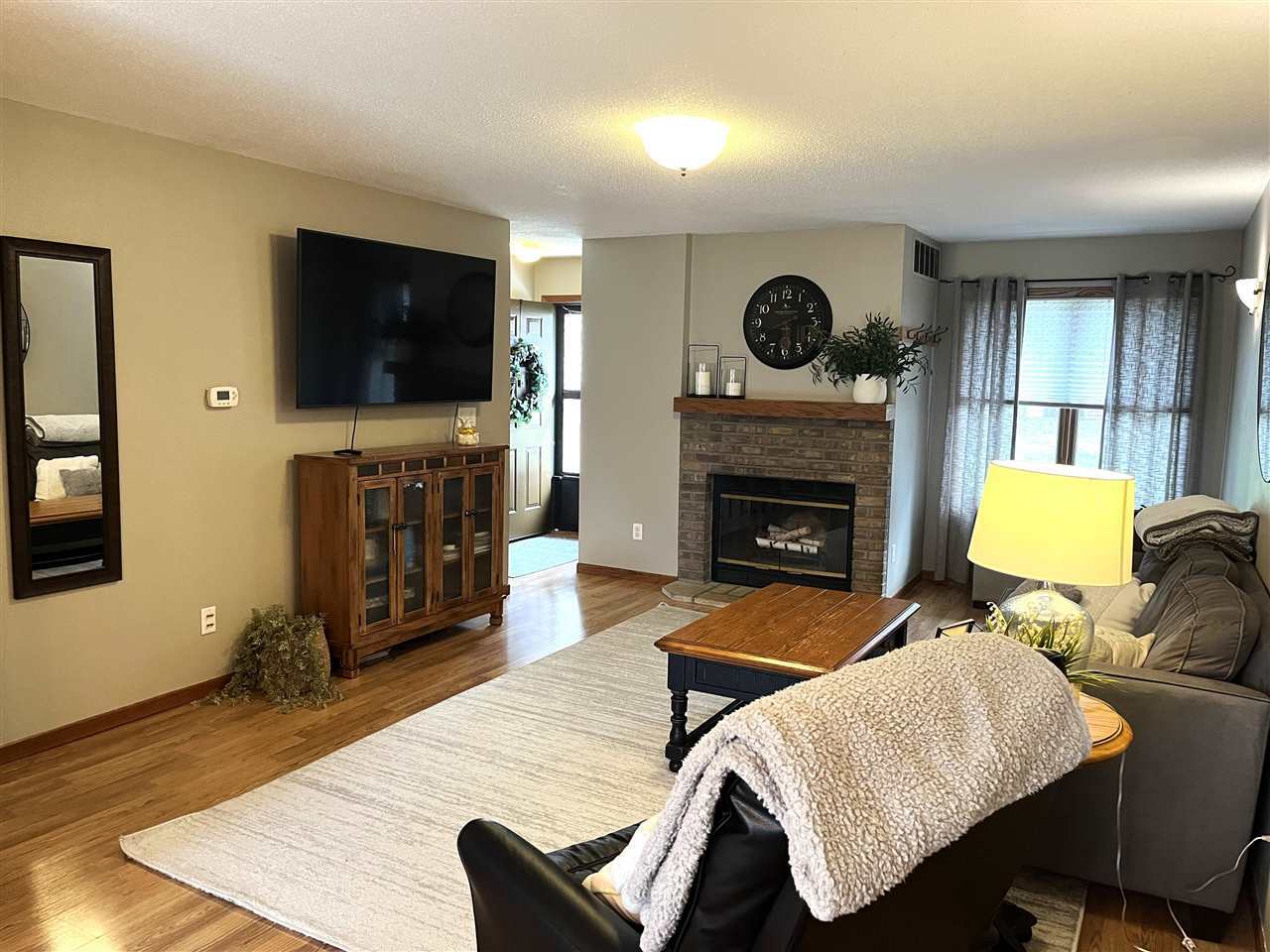 Property Photo: 910 West Side Dr. IA 52246