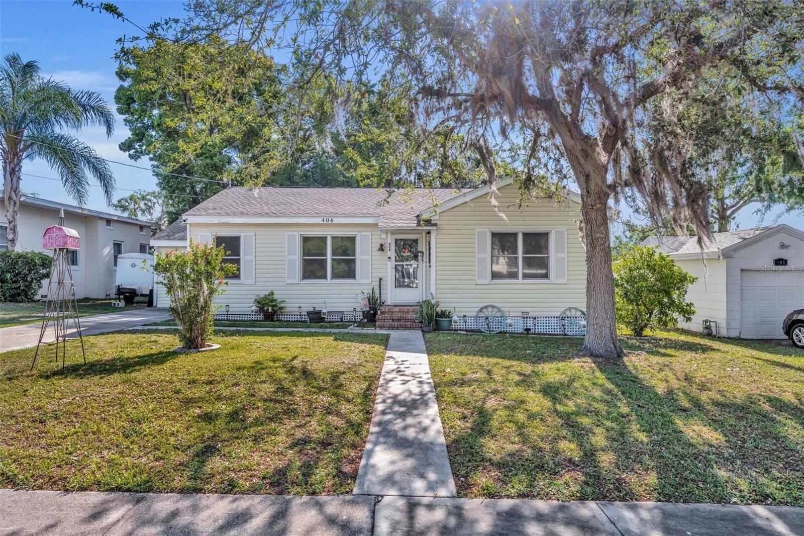 Property Photo:  406 S 12th Street  FL 34748 
