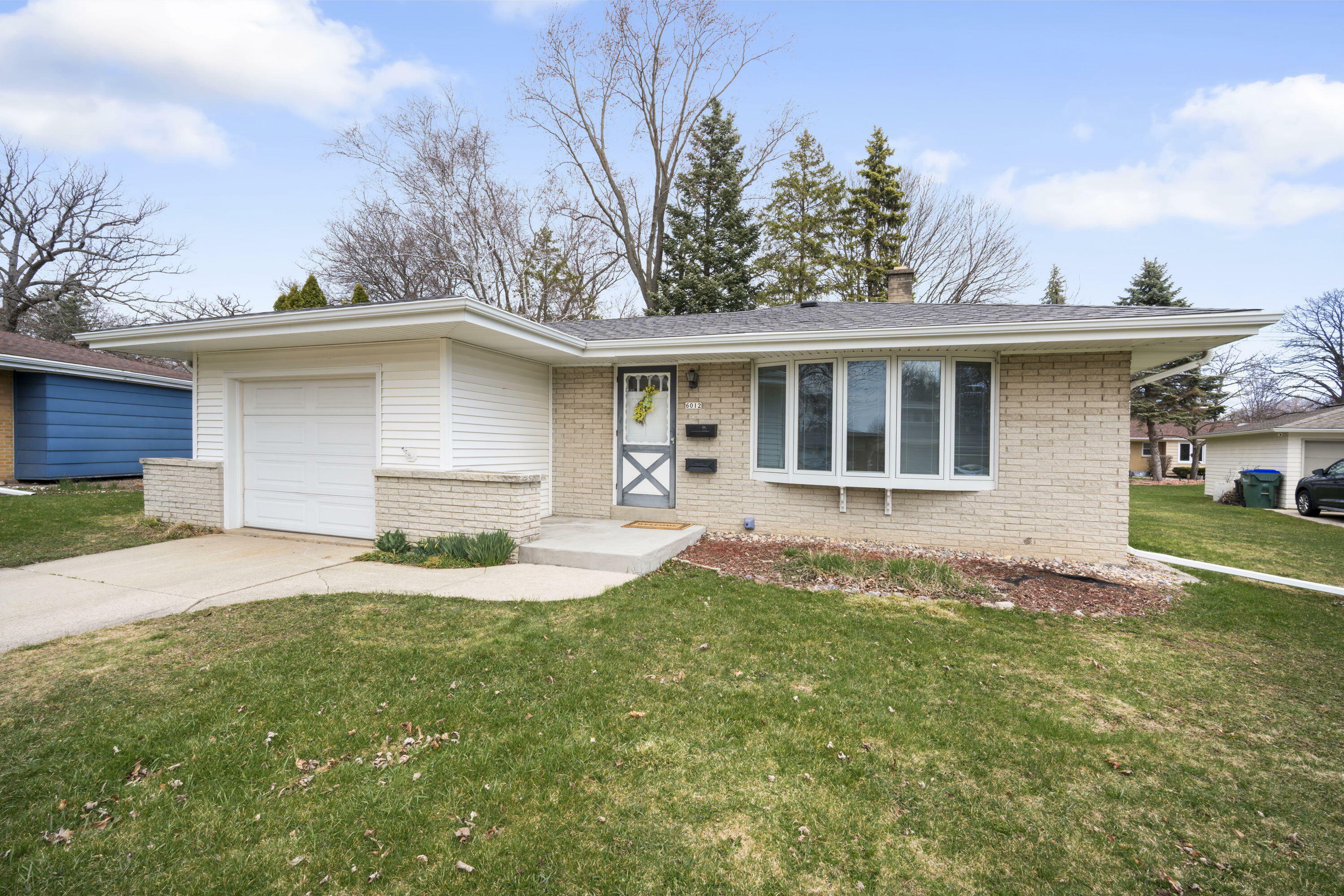 Property Photo: 6012 Oriole Ln WI 53129