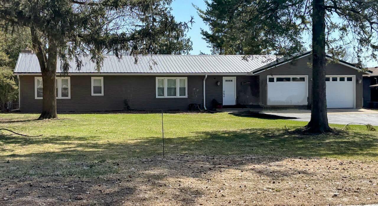 Property Photo:  1429 Oconomowoc Ave  WI 53094 