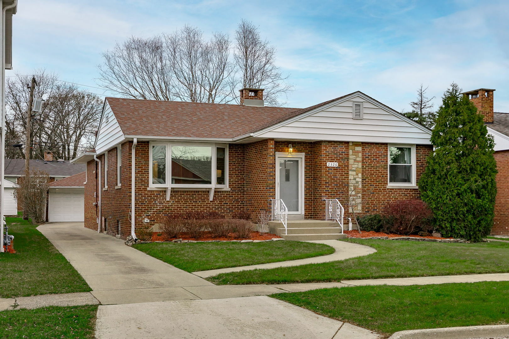 Property Photo: 2326 Stratford Avenue IL 60154