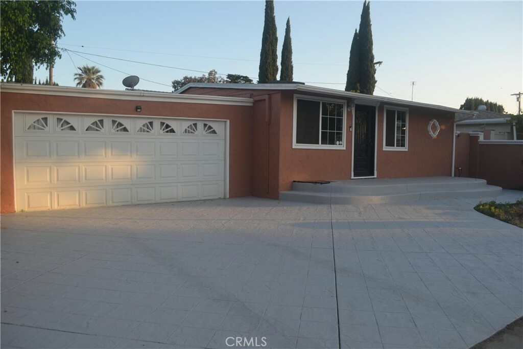Property Photo:  13962 Stagg Street  CA 91402 