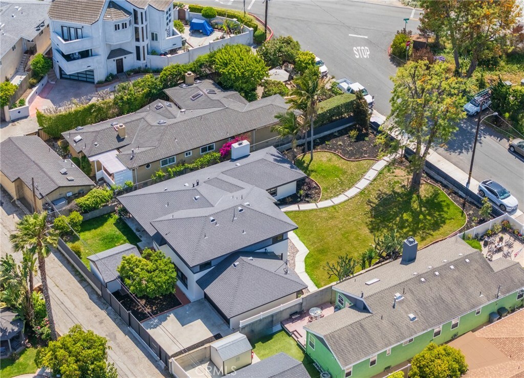 Property Photo: 24422 Los Codona Avenue CA 90505