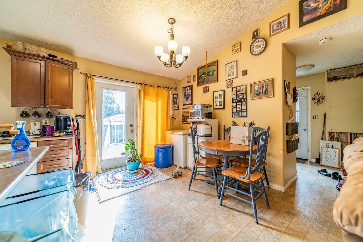 Property Photo: 402 Queen Street AB T0B 0V0