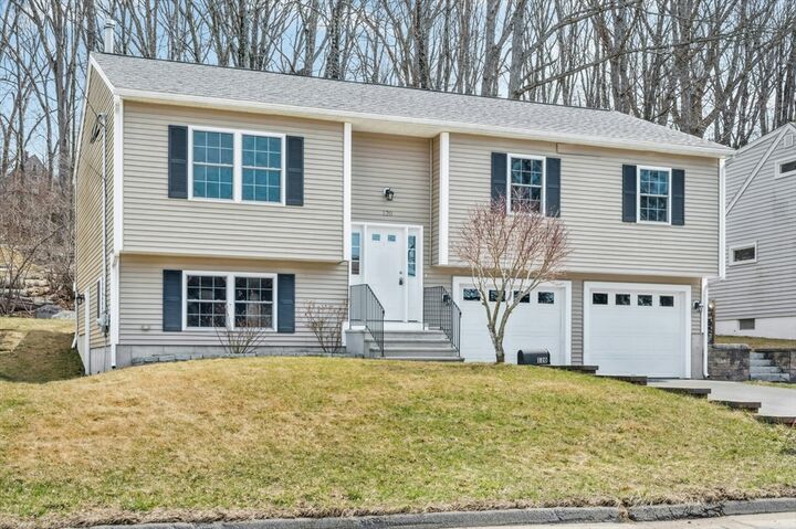 Property Photo: 120 Indian Hill Rd MA 01606