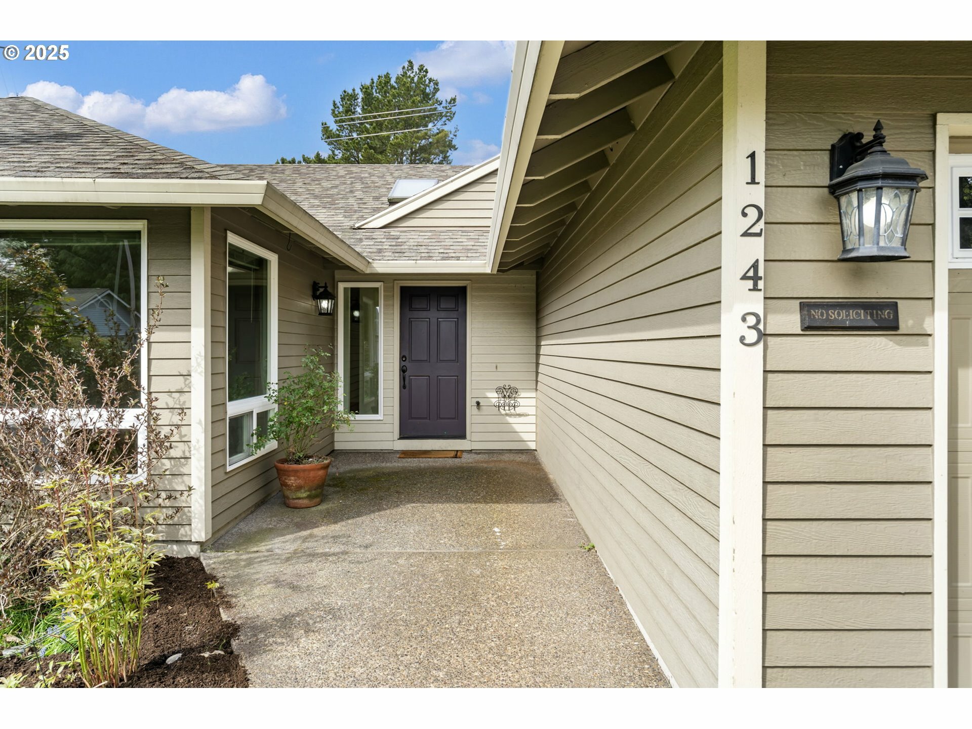 Property Photo: 1243 NE 56th Ct OR 97124
