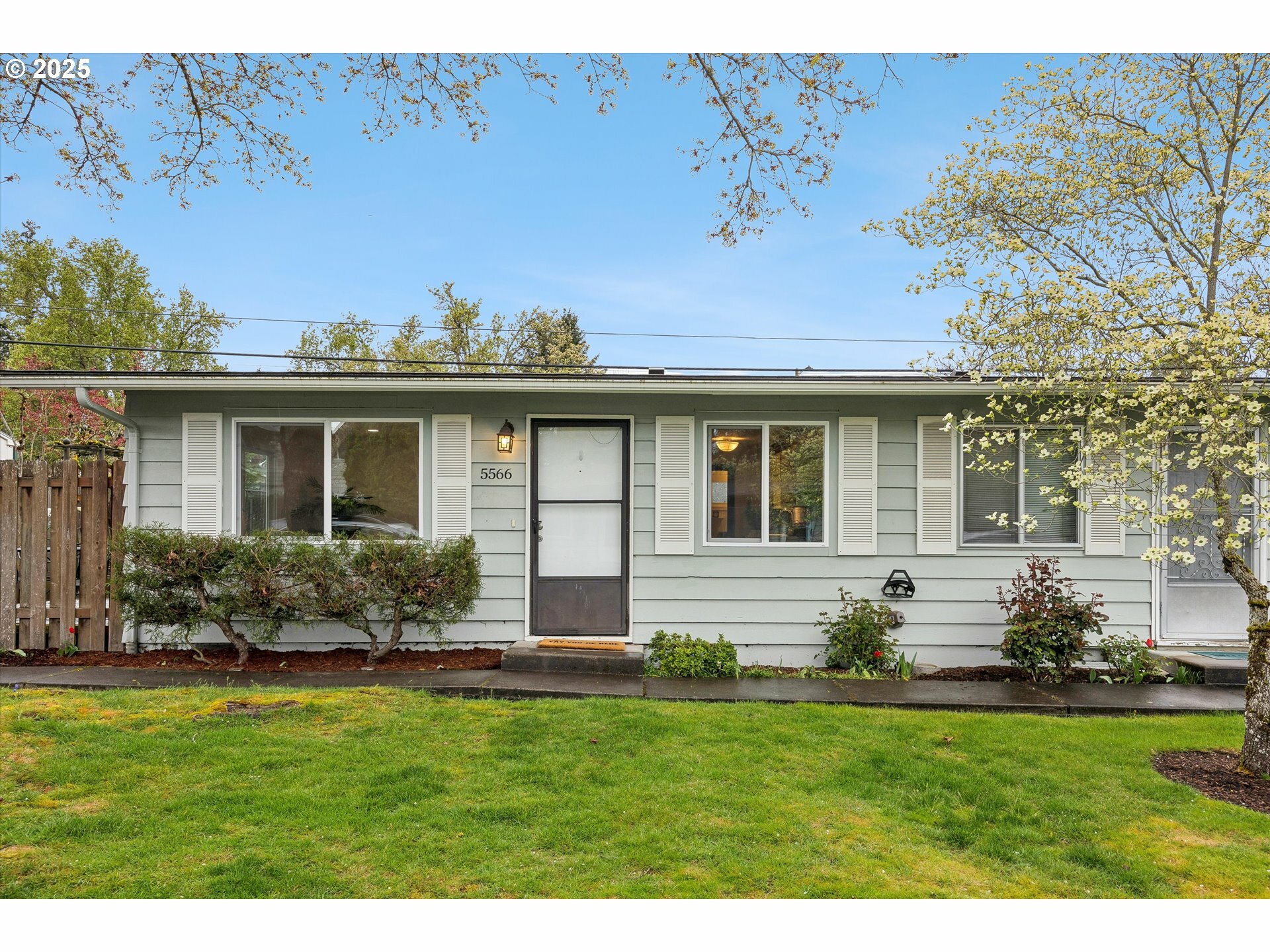 Property Photo: 5566 SW Erickson Ave OR 97005