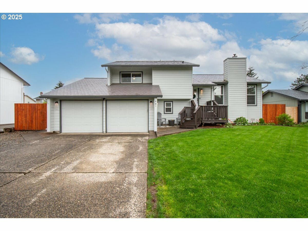 Property Photo: 901 SE Olympia Dr WA 98683