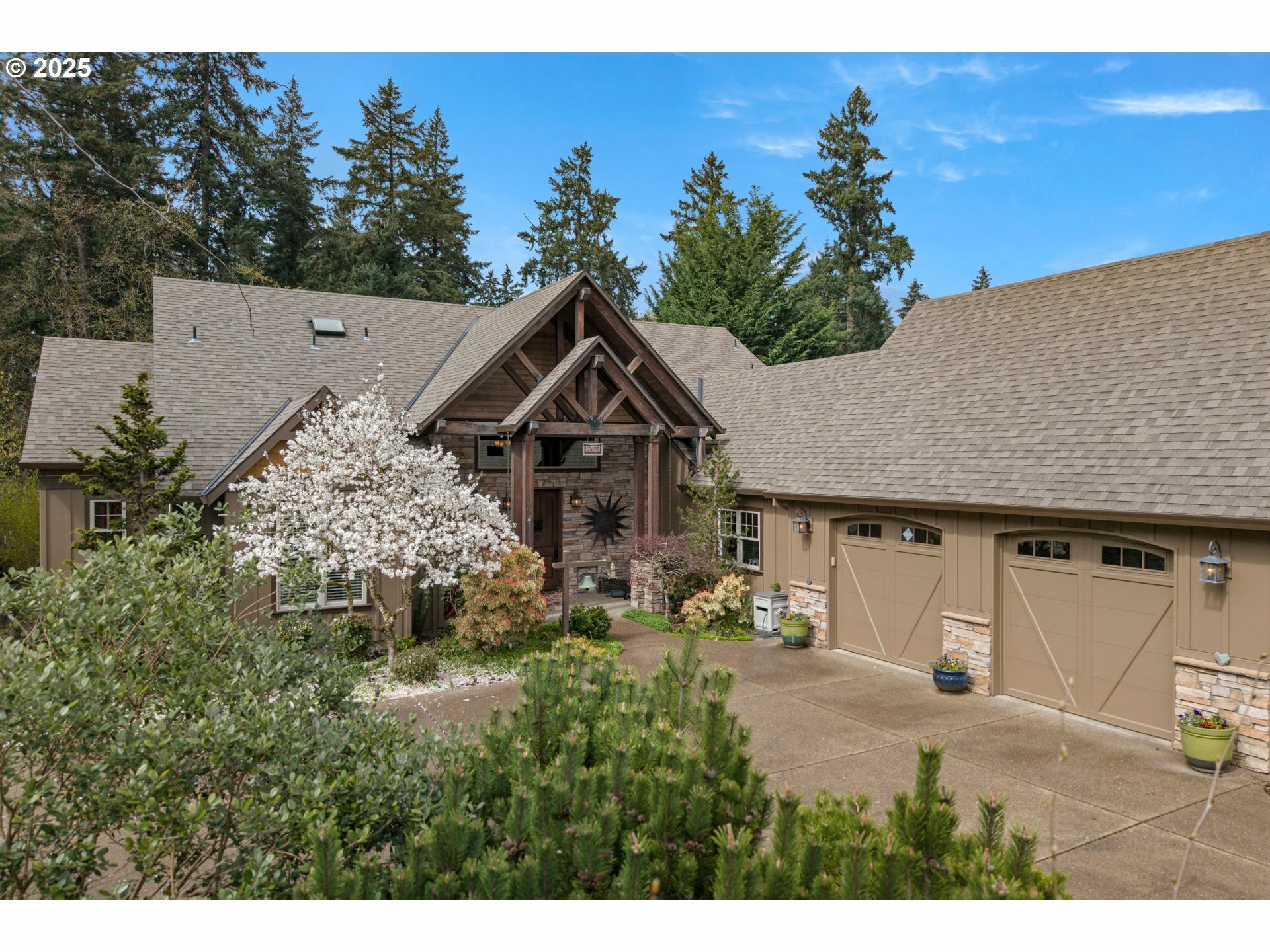 Property Photo: 13693 SE Ash St OR 97222