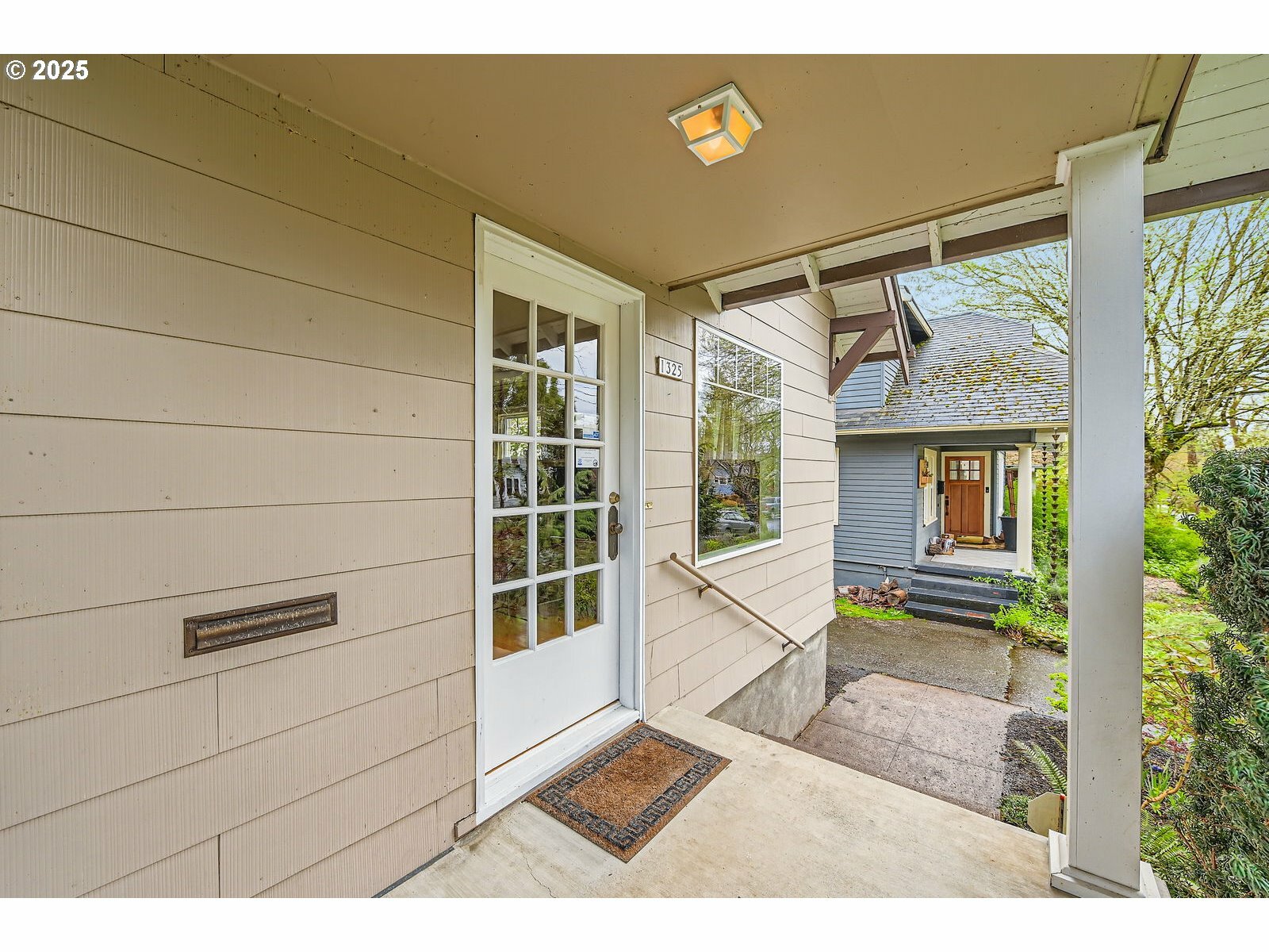 Property Photo: 1325 SE Flavel St OR 97202