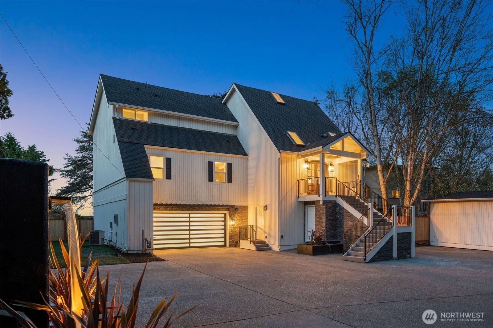 Property Photo:  4546 W Cramer Street A  WA 98199 