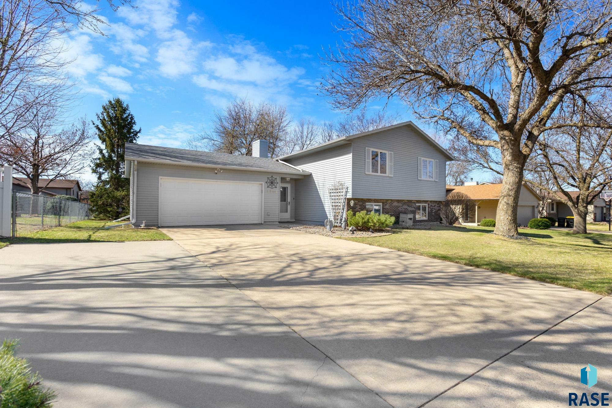 Property Photo:  1701 E 56th St  SD 57103 