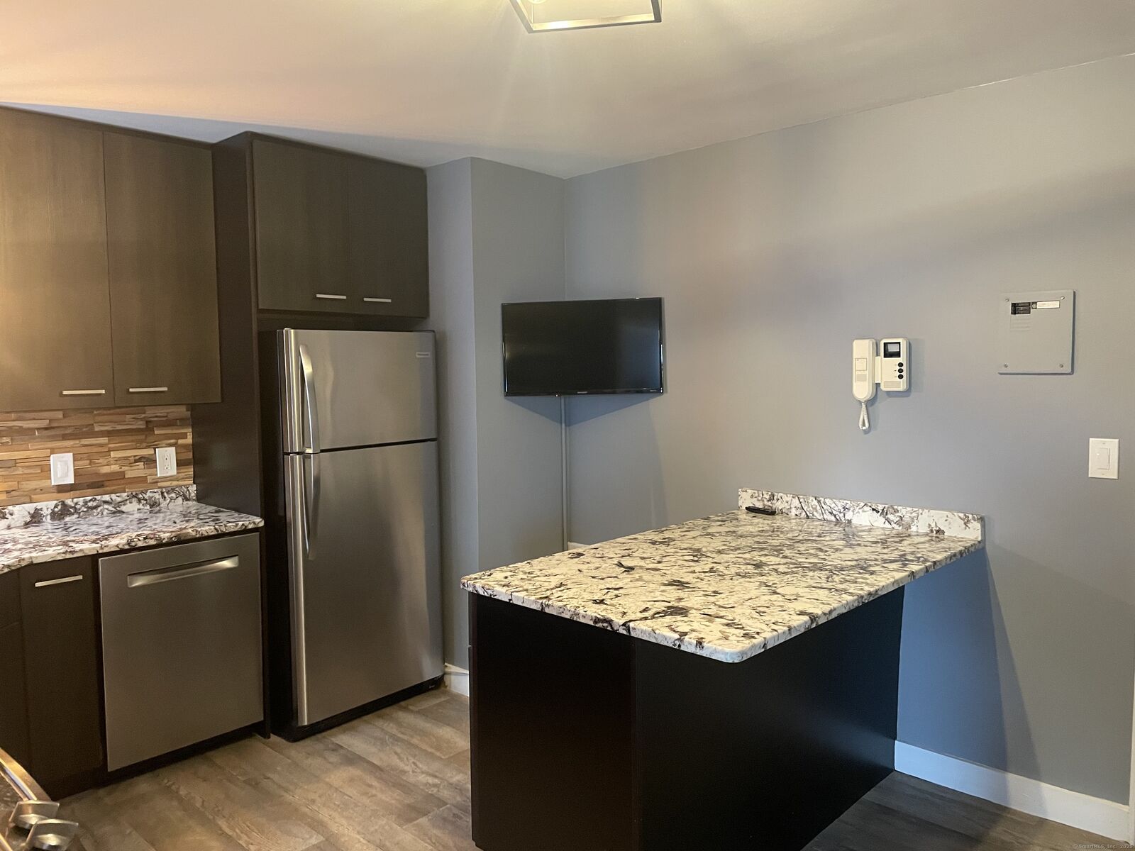 Property Photo: 20 Outlook Avenue Apt 304 CT 06119