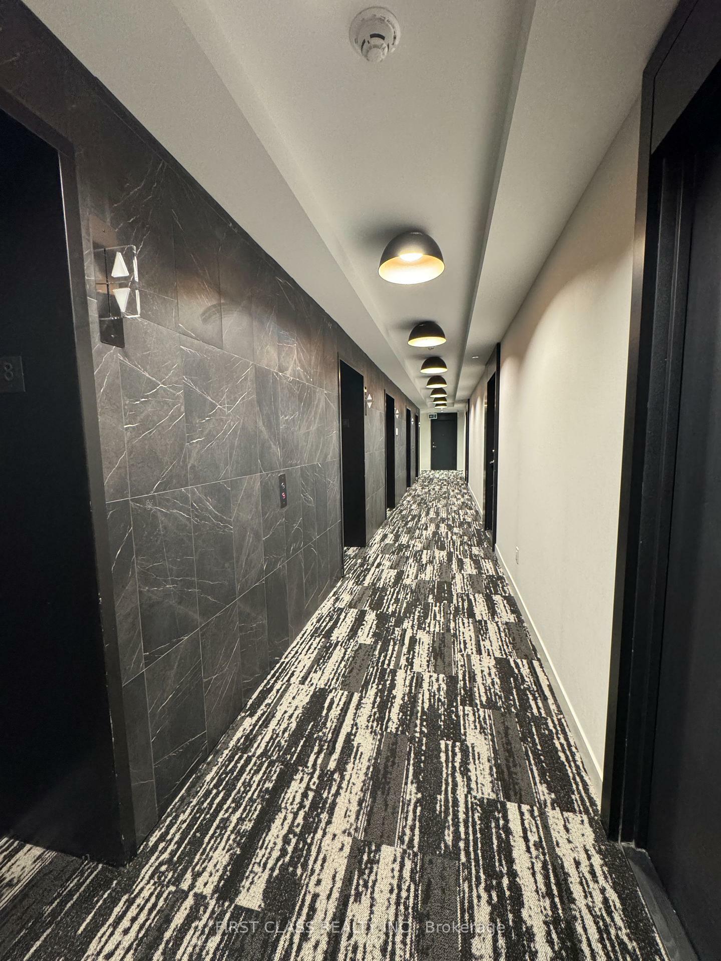 Property Photo: 252 Church Street 618 ON M5B 1Z2