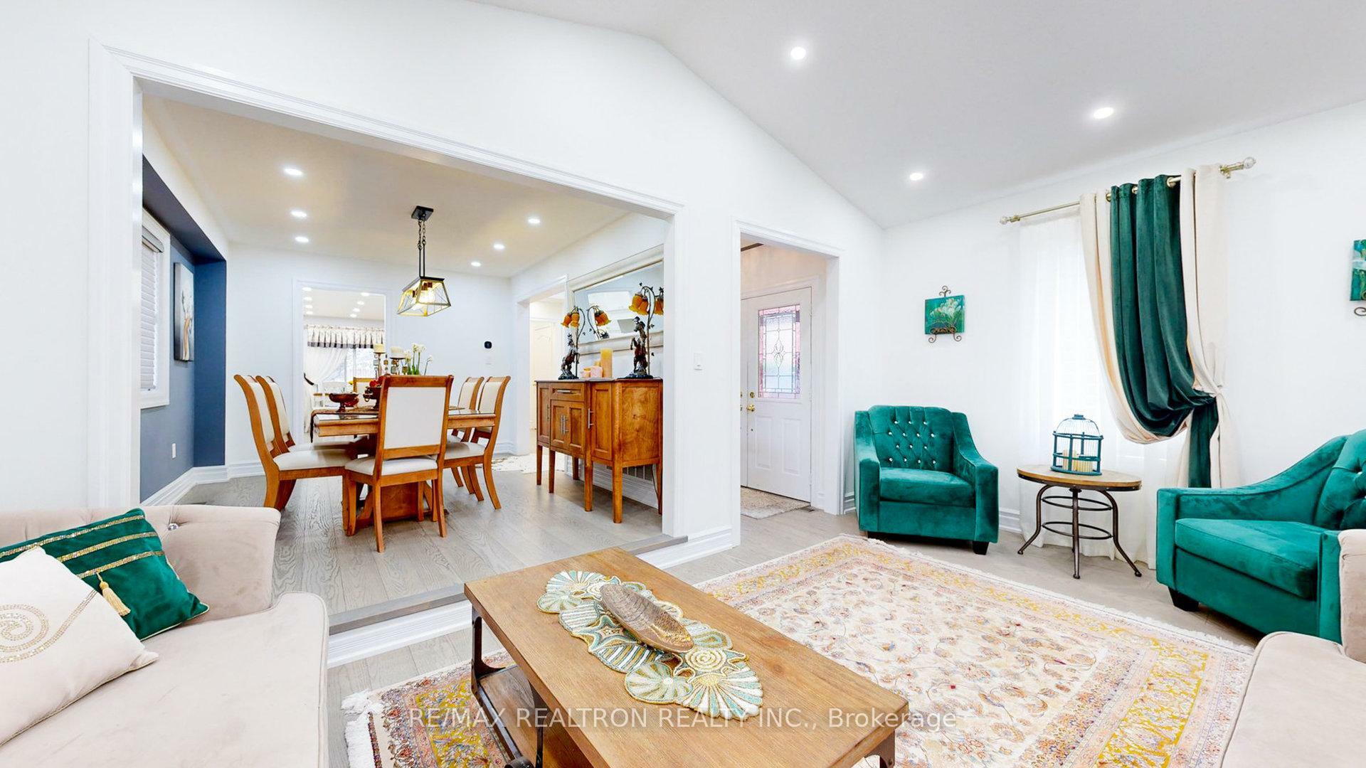 Property Photo: 160 Carlyle Crescent ON L4G 6P8