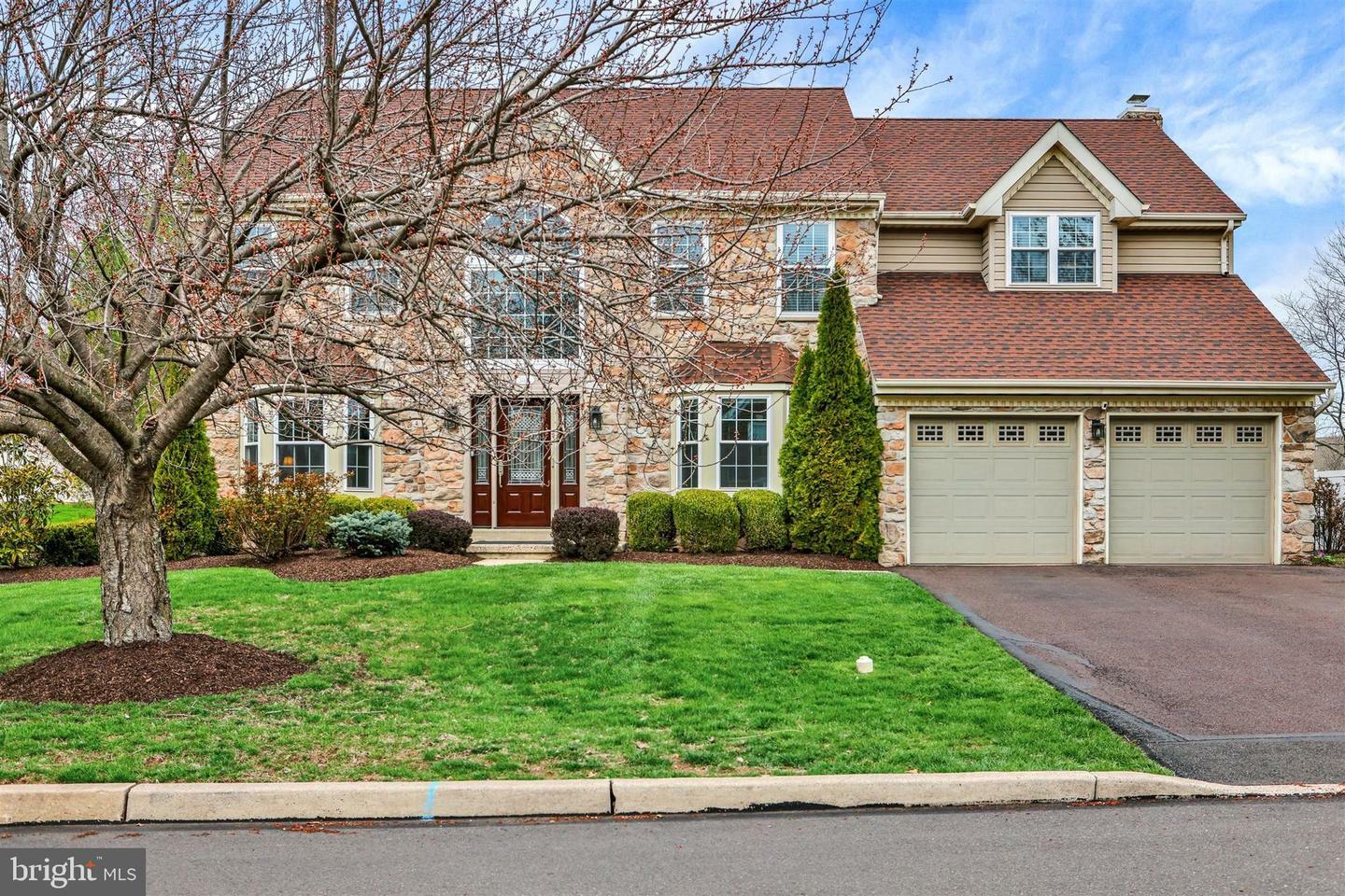Property Photo: 5032 Jennifer Court PA 18902