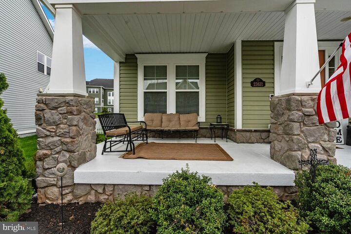 Property Photo: 23631 Glenmallie Court VA 20105