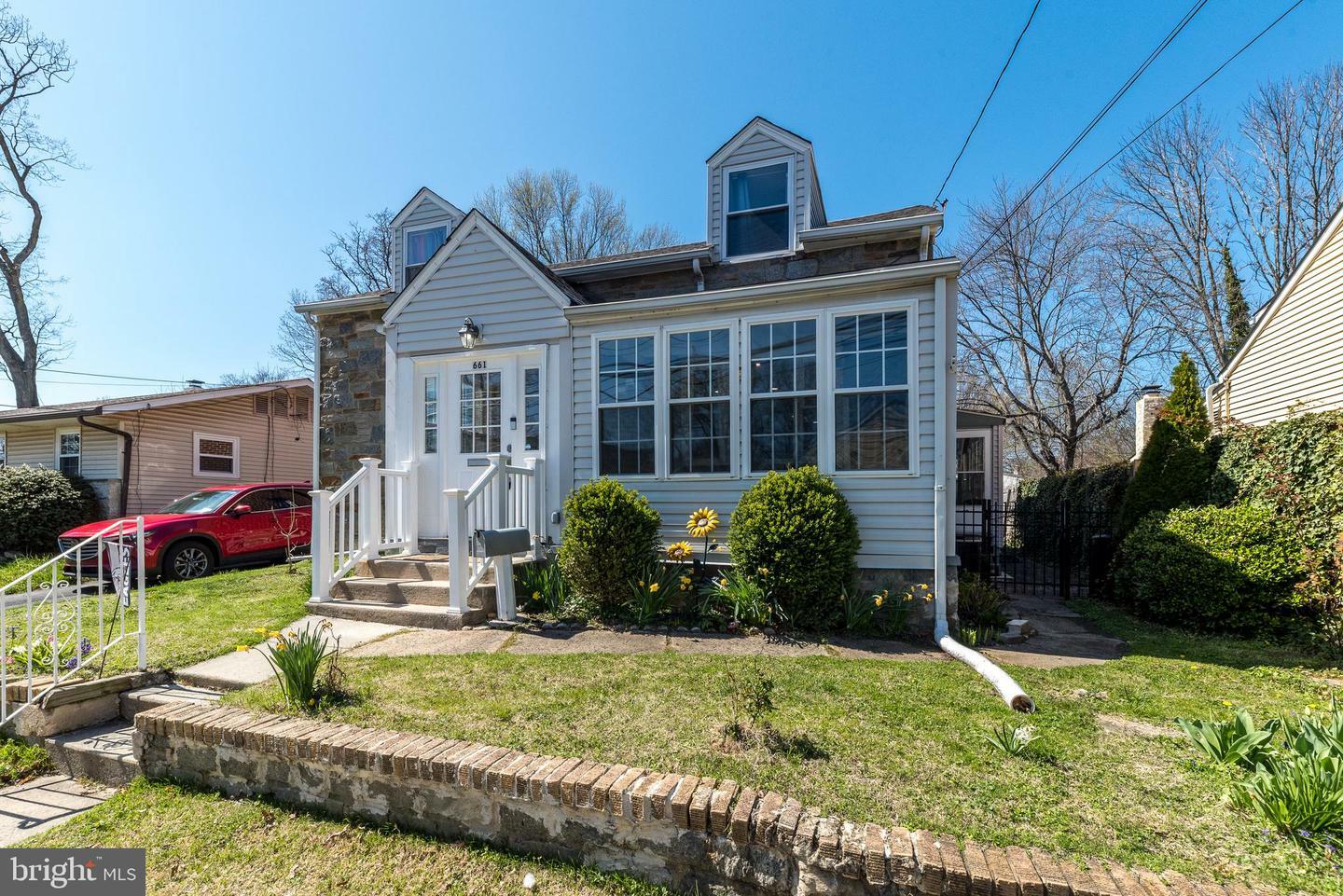 Property Photo: 661 Schoolside Lane PA 19081