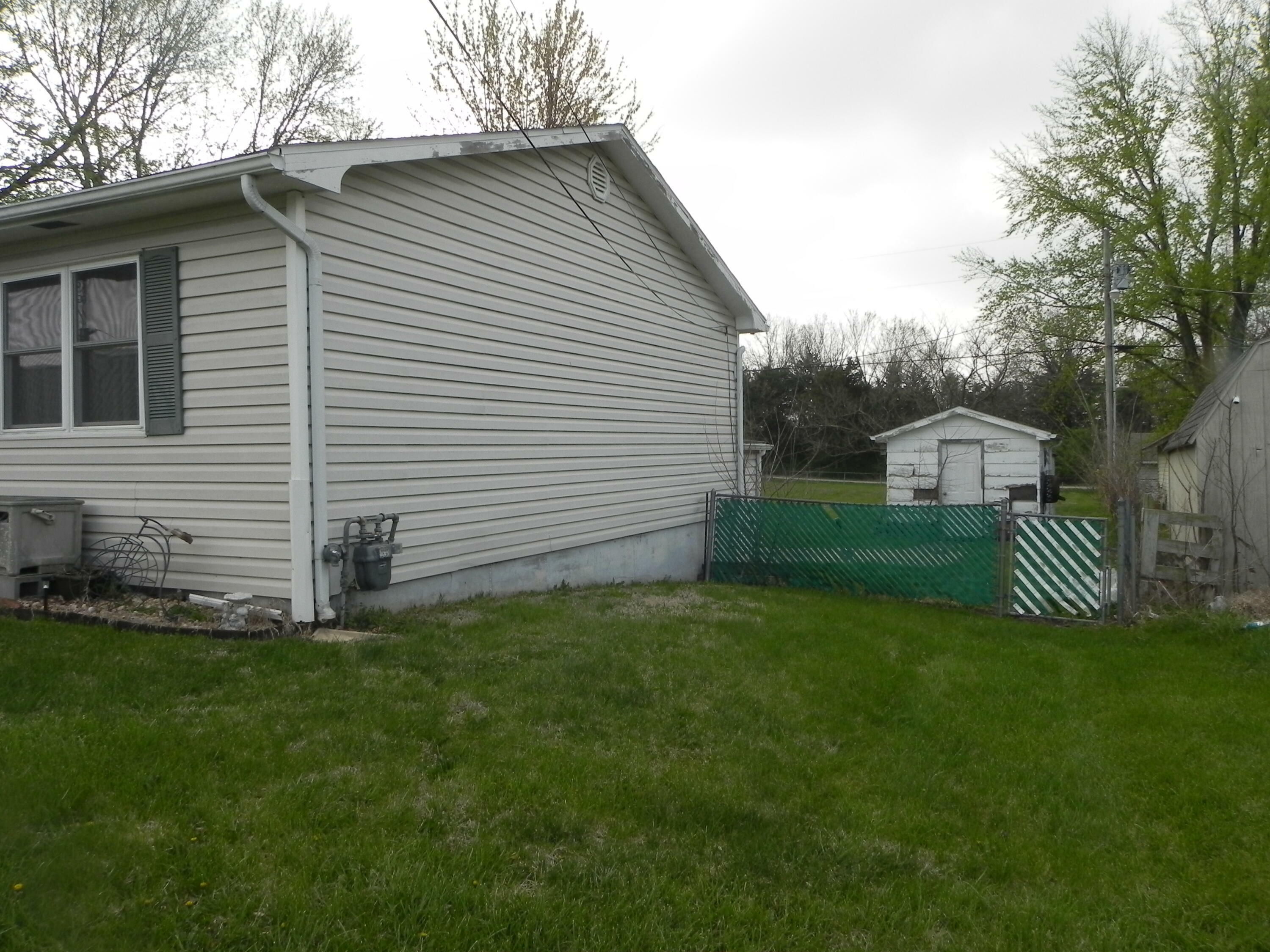Property Photo: 1660 E Prathersville Rd MO 65202