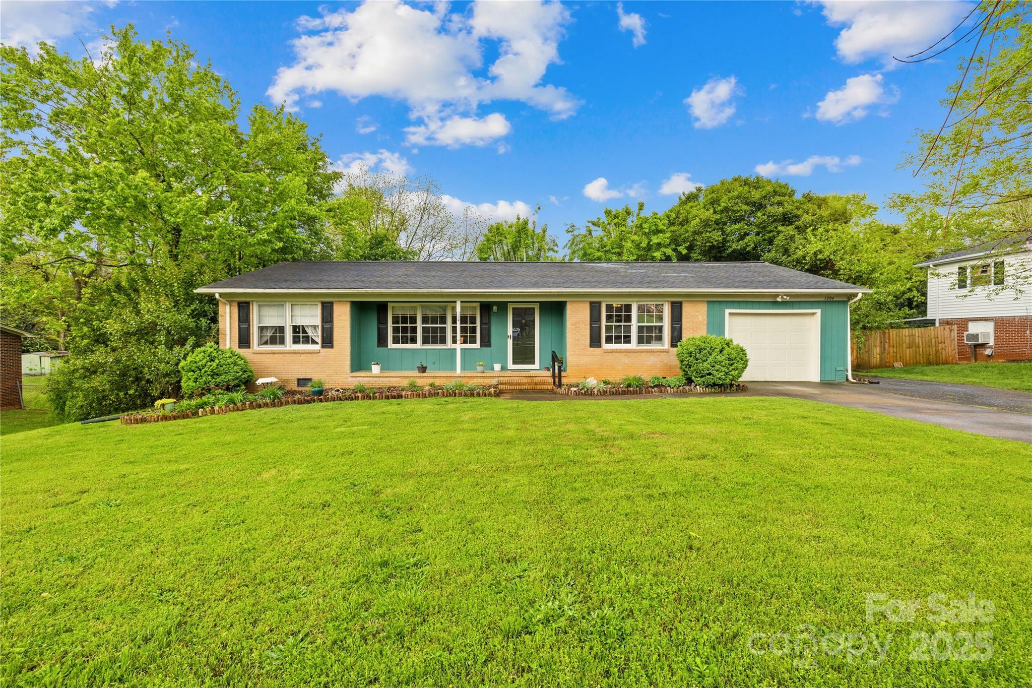 Property Photo: 1204 Meadowood Drive NC 28150