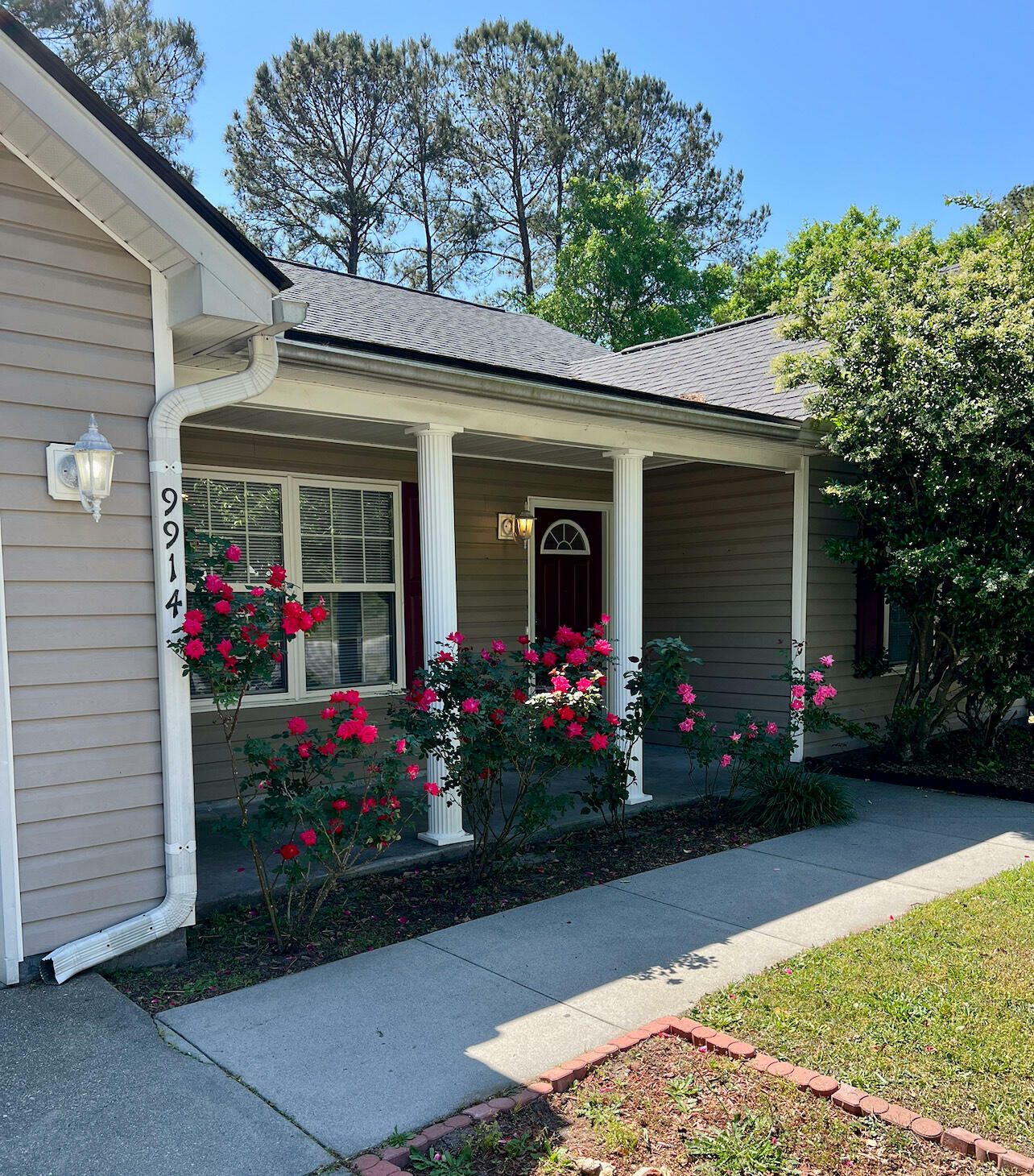 Property Photo: 9914 Levenshall Drive SC 29456