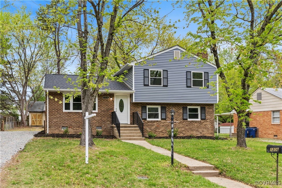 Property Photo: 1306 Fernleaf Drive VA 23235