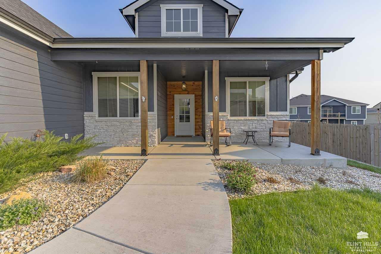 Property Photo: 522 Prairie Meadow Road KS 66535