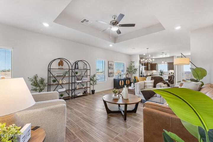 Property Photo: 909 Pettus Place TX 79928