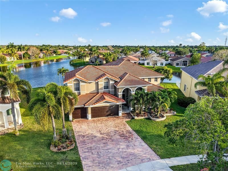 Property Photo: 16520 NW 11th Ct FL 33028