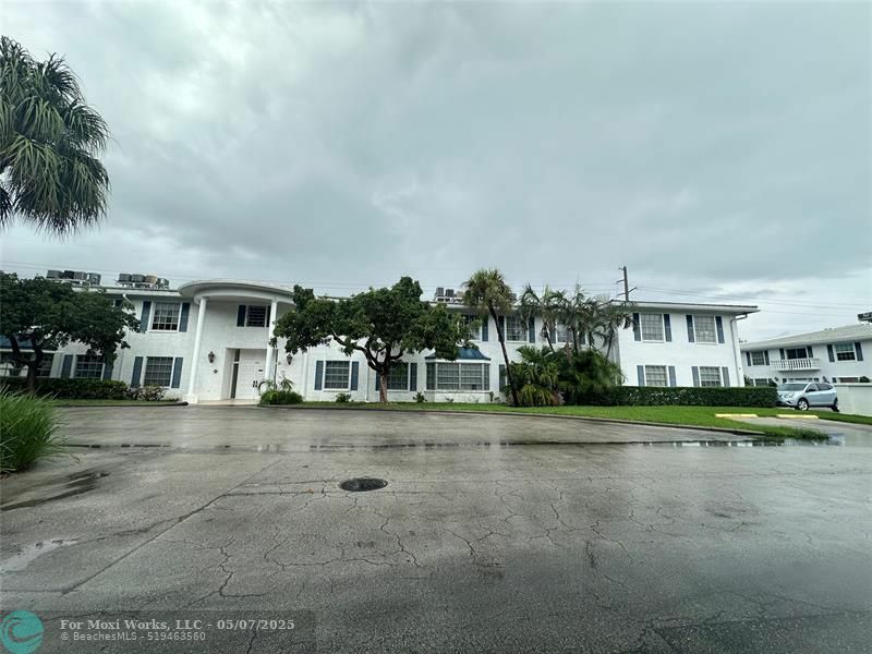 Property Photo: 2221 NE 68th St 927 FL 33308