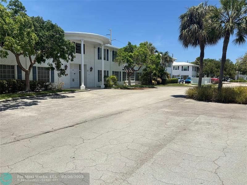 Property Photo: 2221 NE 68th St 927 FL 33308