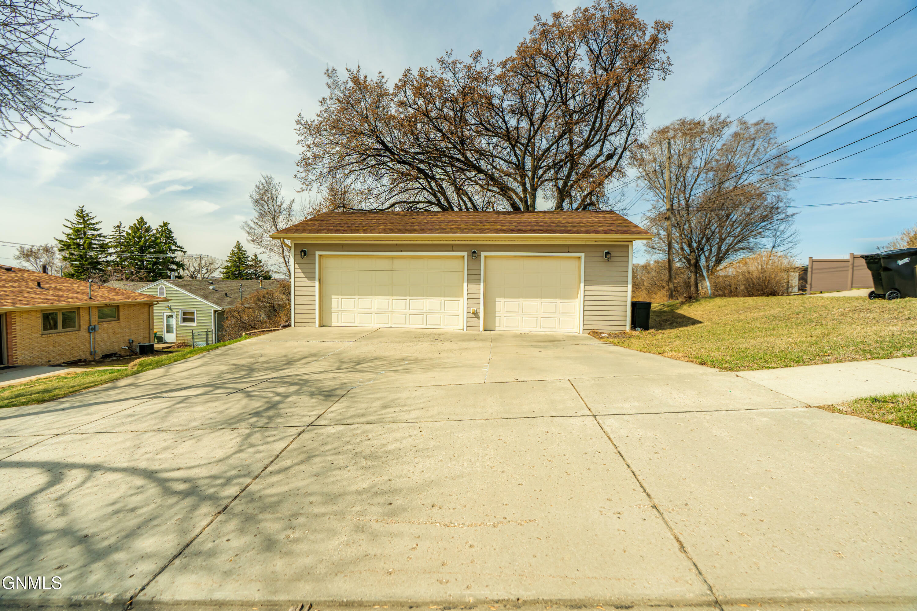 Property Photo: 2218 E D Avenue ND 58501