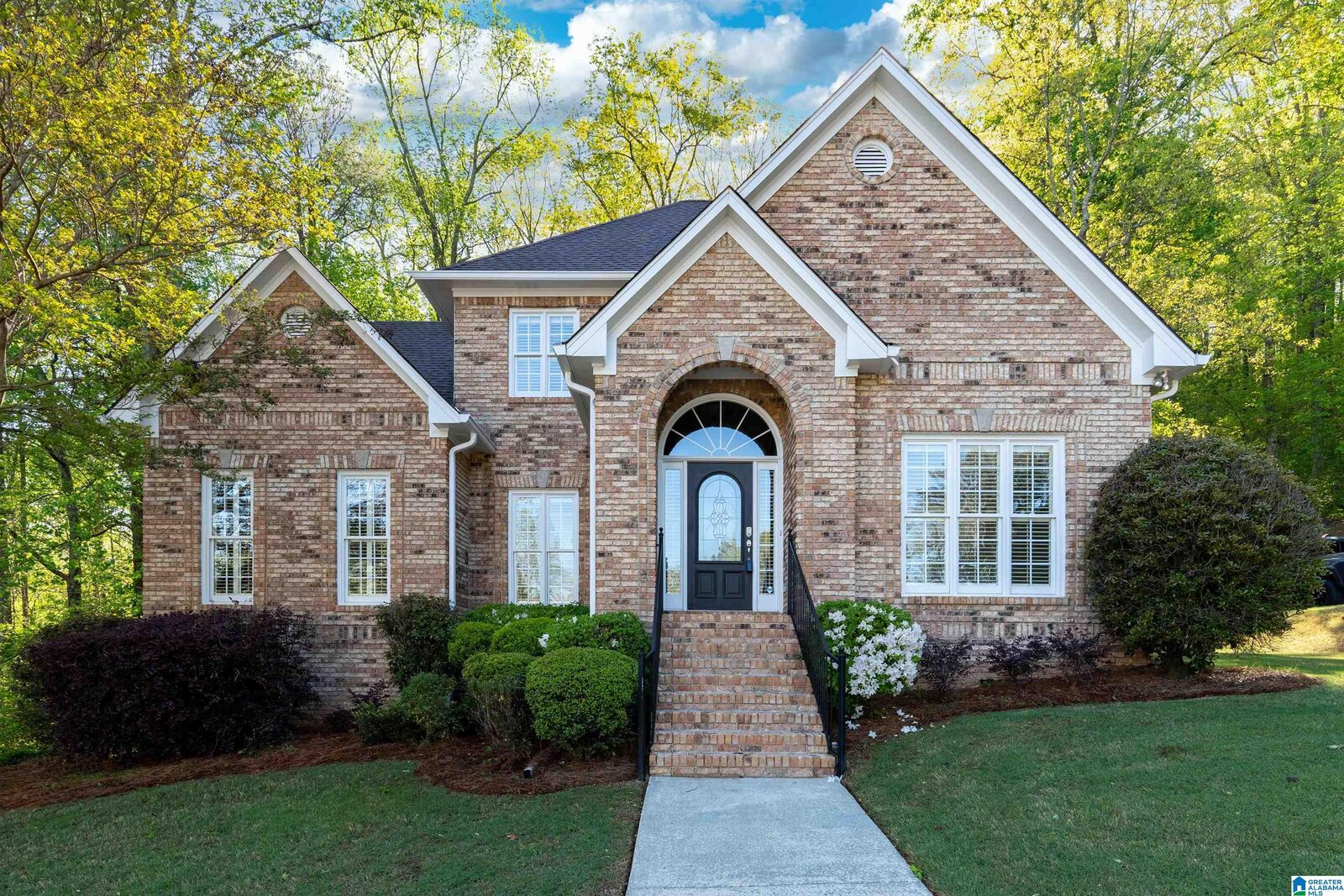 Property Photo: 7509 Surrey Lane AL 35173