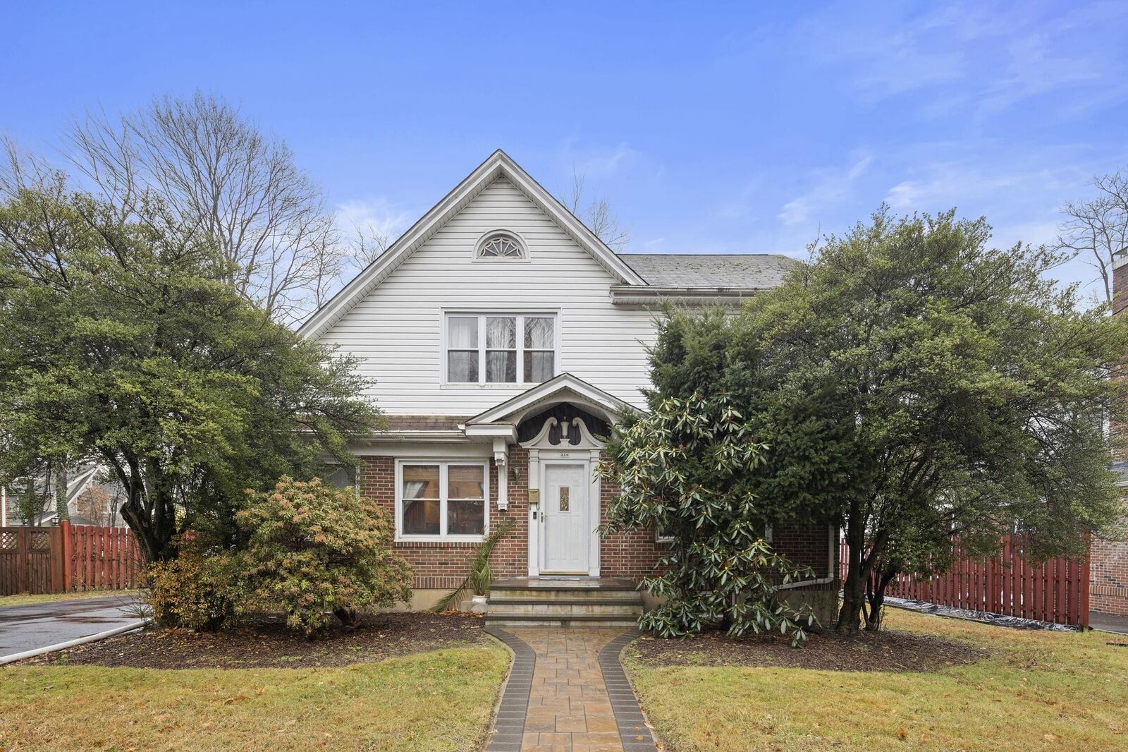 Property Photo:  326 West Ivy Lane  NJ 07631 