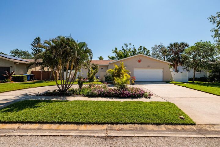 Property Photo:  6001 19th Street NE  FL 33703 