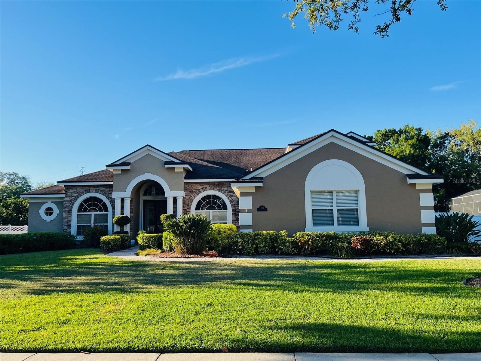 Property Photo: 702 Palenci Court FL 32708