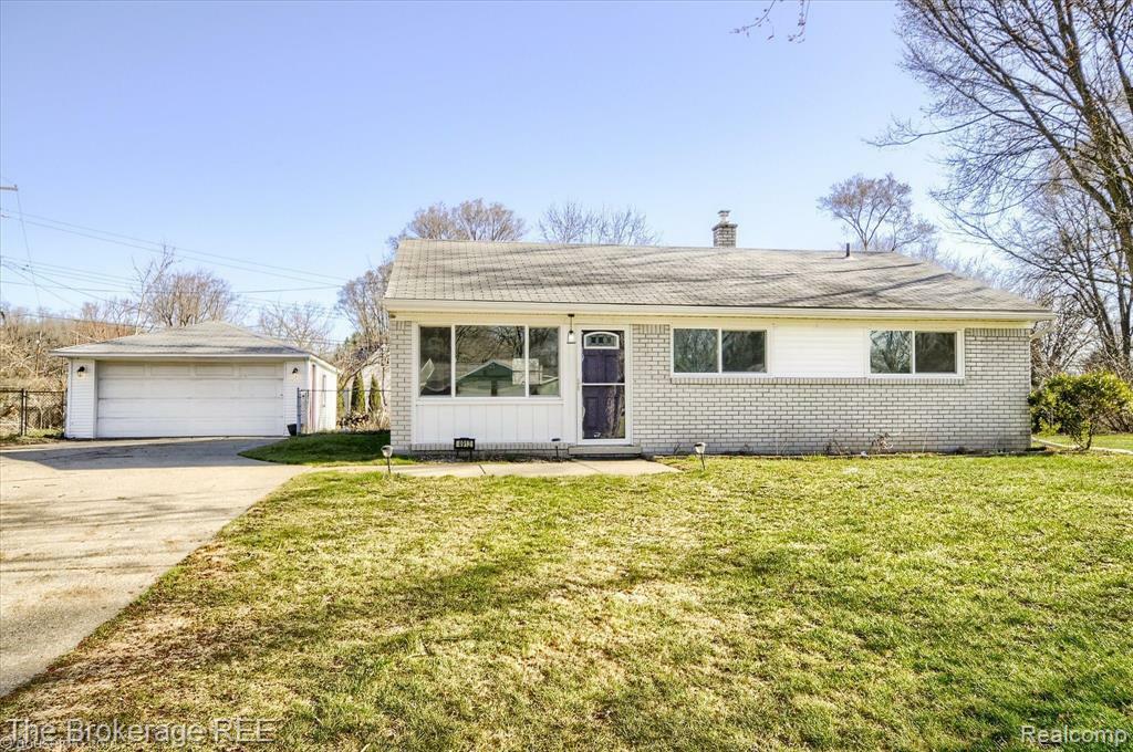 Property Photo:  4912 Sundale Drive  MI 48346 3693 