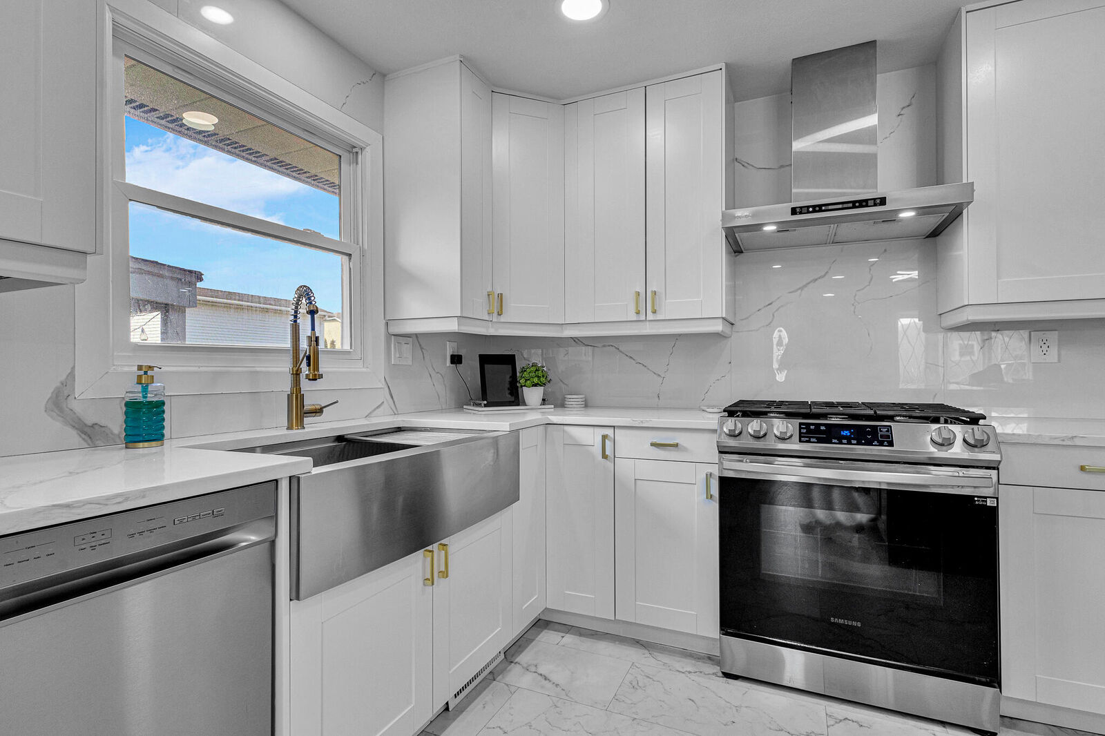 Property Photo:  1626 Greenfield Ave  WI 53081 