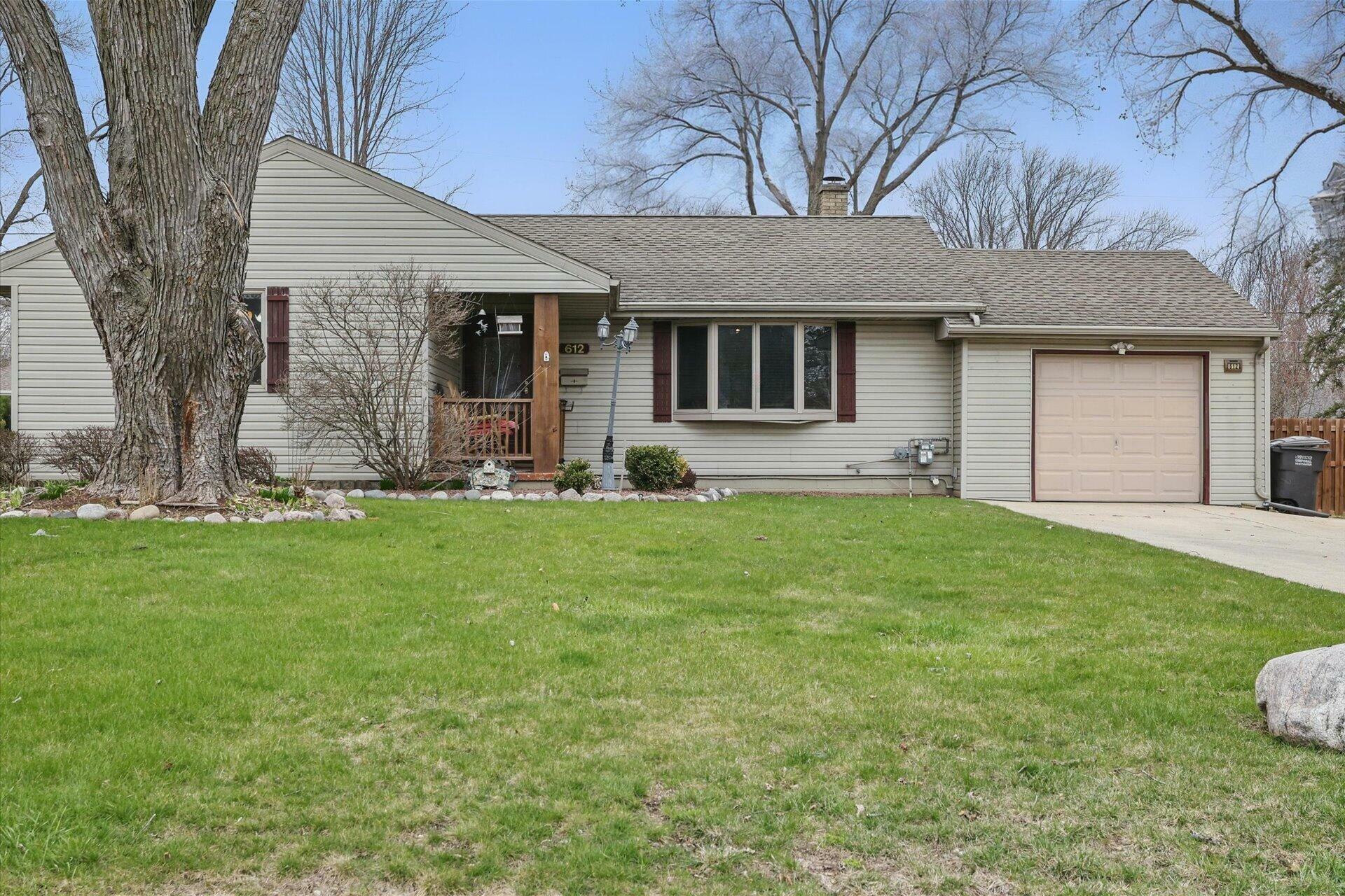 Property Photo: 612 Rohda Dr WI 53185