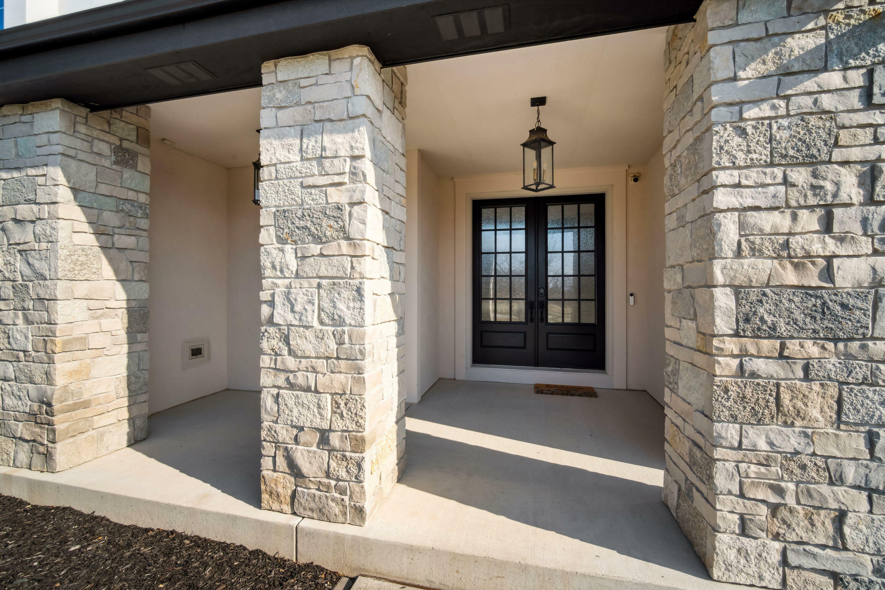 Property Photo: 14195 N Twin Oaks Ln WI 53097