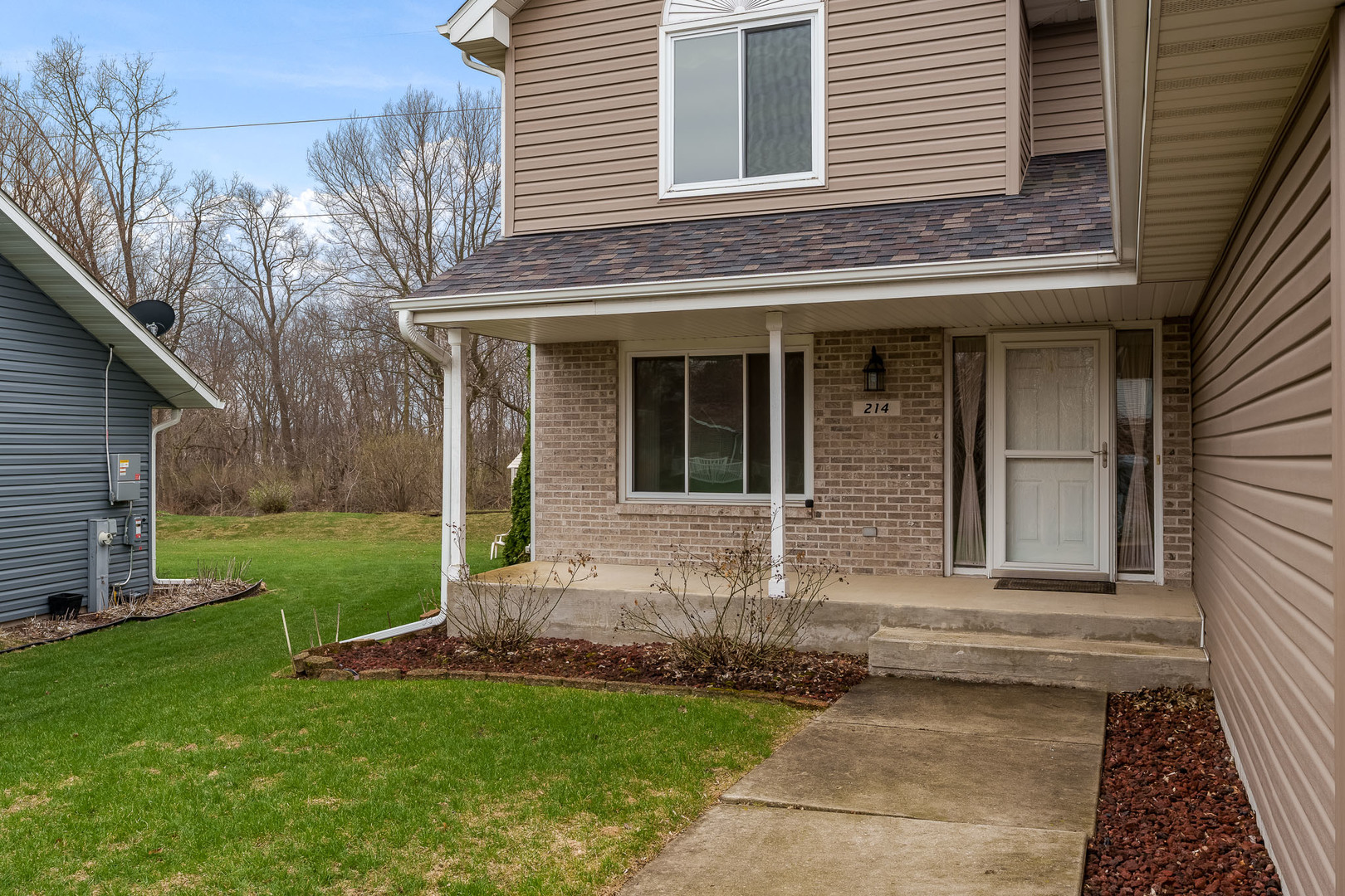 Property Photo: 214 Heeren Drive IL 61088