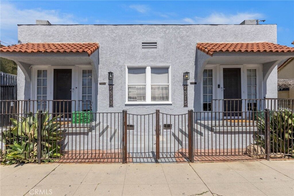 Property Photo: 2513 E 11th Street CA 90804